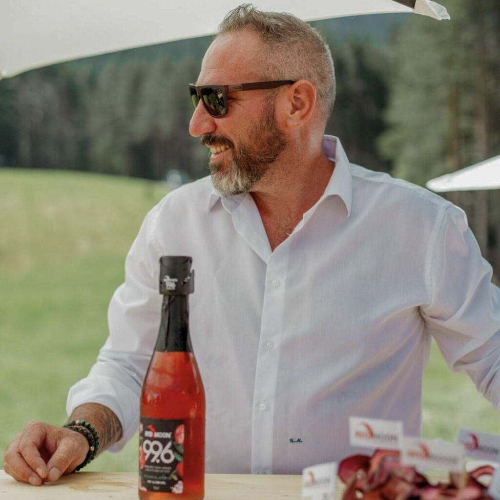 Red Moon® 99.6 Sparkling: L'aperitivo analcolico di mela innovativo Georg Mair