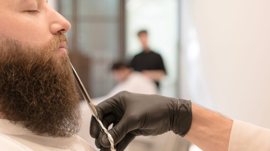 Finde den idealen Bartstil für deine Gesichtsform – vom runden bis zum ovalen Gesicht. Pflege, Konturen und Stylingtipps für einen perfekten Look.